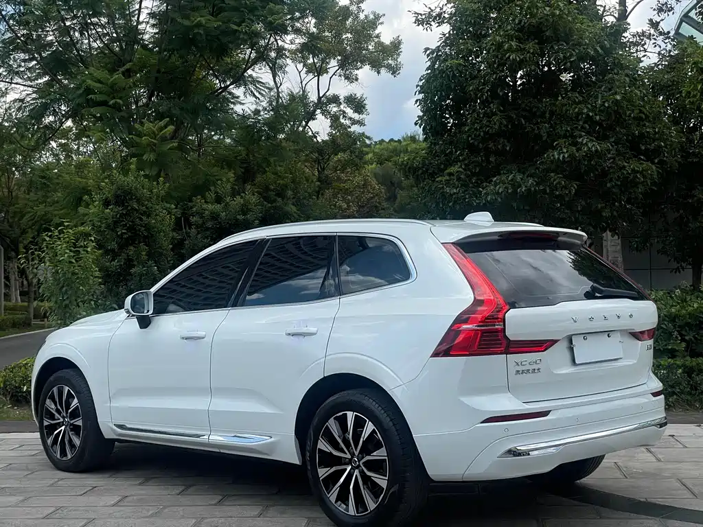 Volvo XC60 2022 — фото 6
