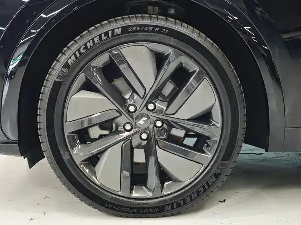 Li Auto L7 2025