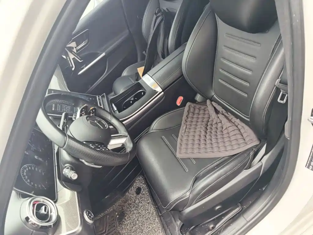 Mercedes-Benz C-Class 2023 — фото 15