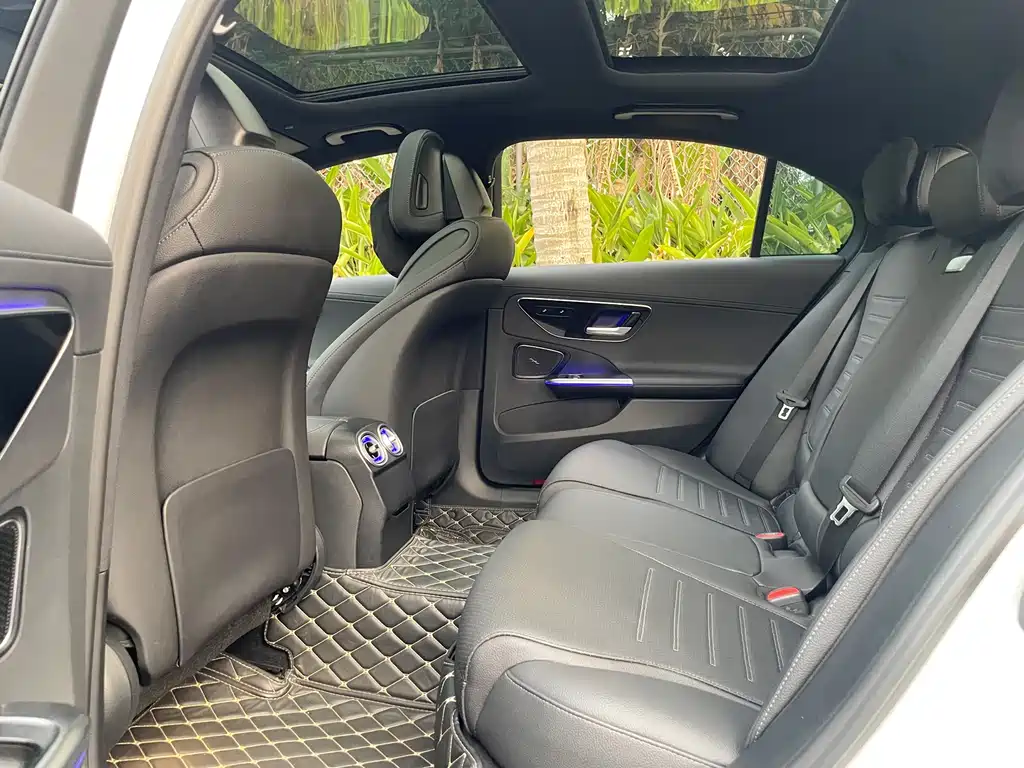 Mercedes-Benz C-Class 2023 — фото 6