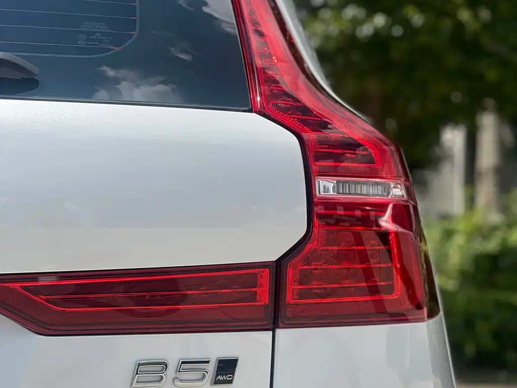 Volvo XC60 2022 — фото 17