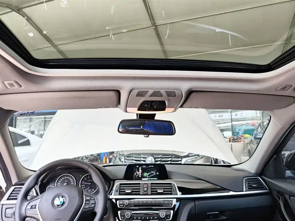 BMW 3 Series 2016 — фото 18