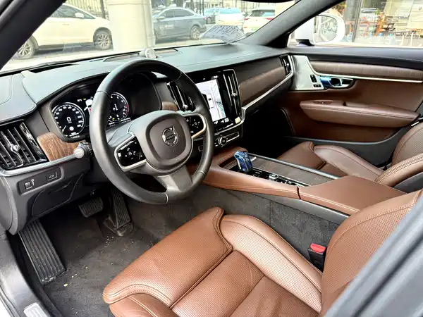 Volvo V90 2022