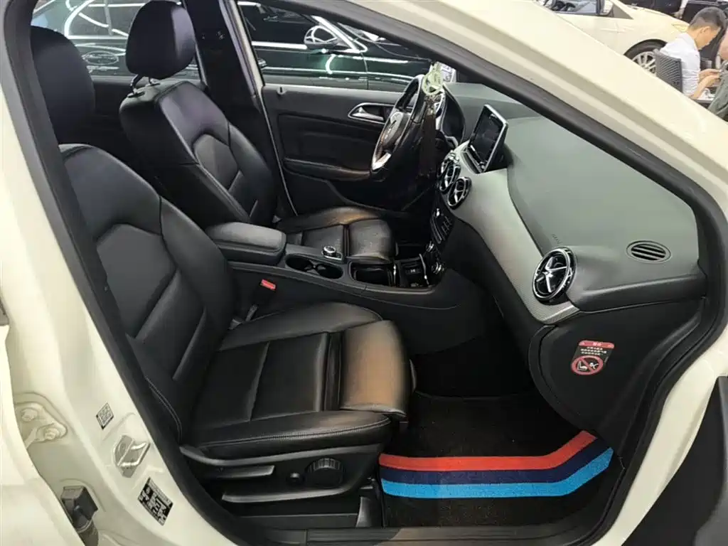 Mercedes-Benz B-Class 2016 — фото 25