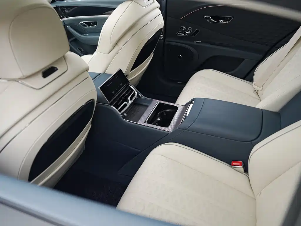 Bentley Flying Spur PHEV 2025 — фото 9