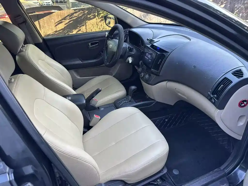 Hyundai Elantra 2012