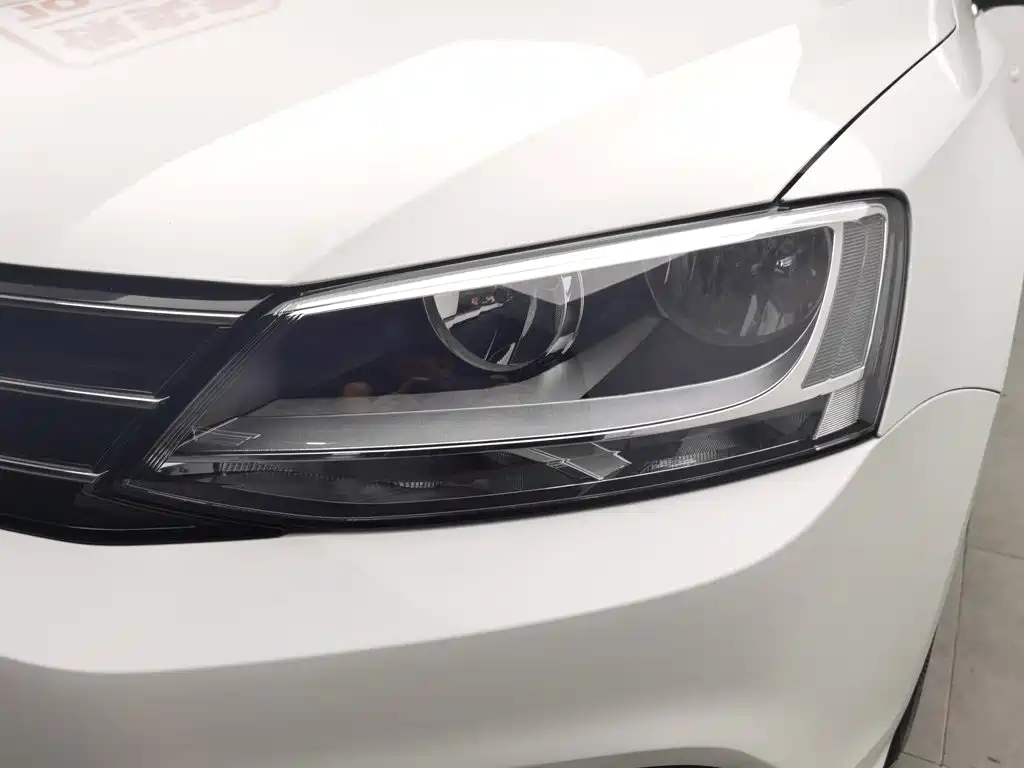 Volkswagen Sagitar 2016