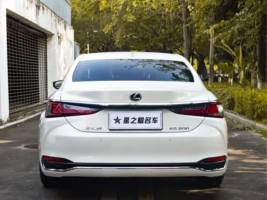 Lexus ES 2019 — фото 4