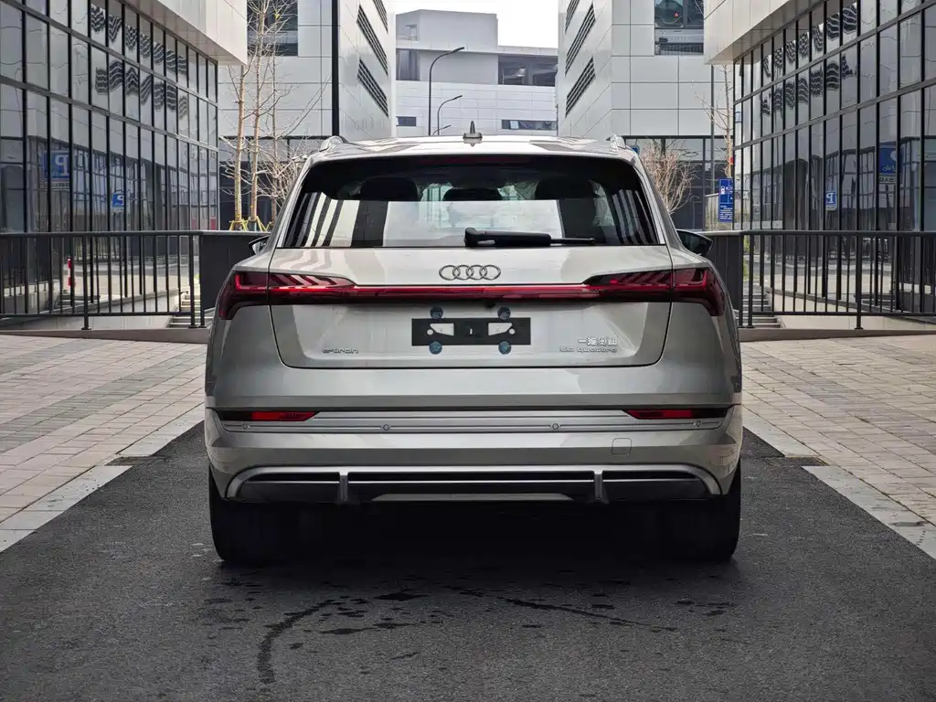 Audi e-tron 2023