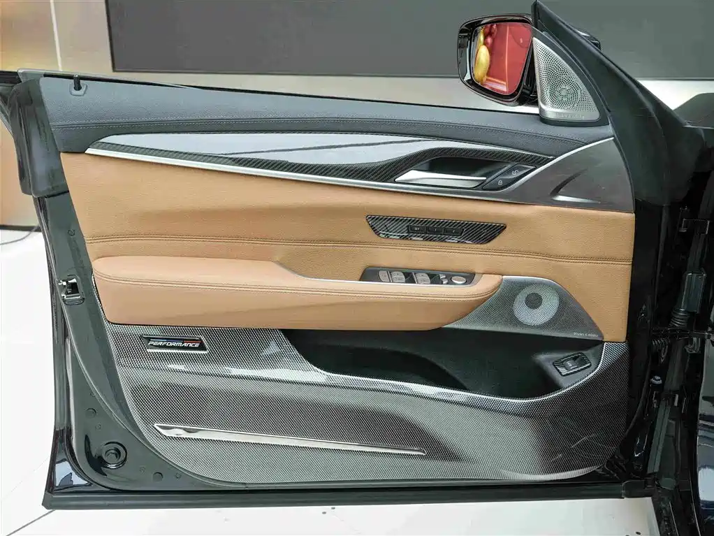 BMW 6 Series GT 2024 — фото 14