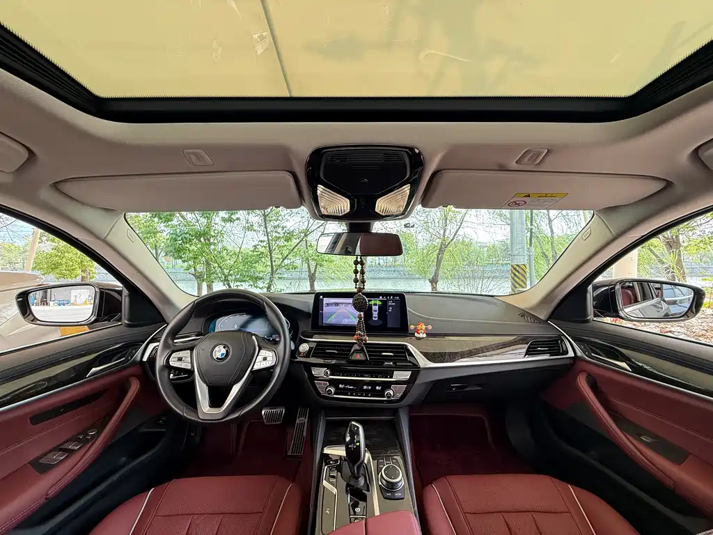 BMW 5 Series 2022 — фото 13