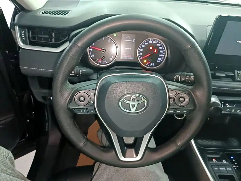Toyota RAV4 2024 — фото 11