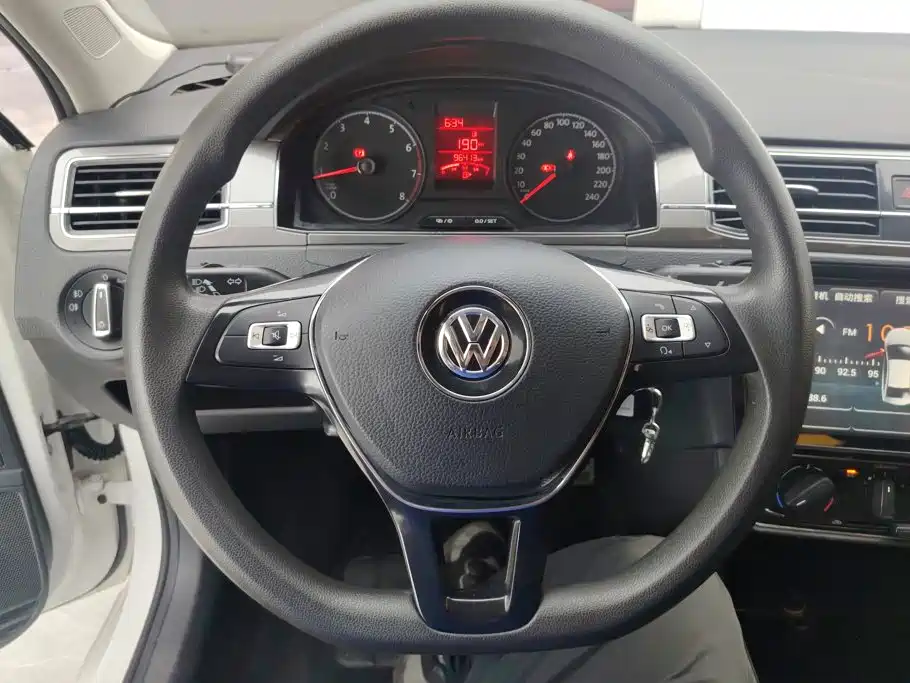 Volkswagen Santana 2017 — фото 15