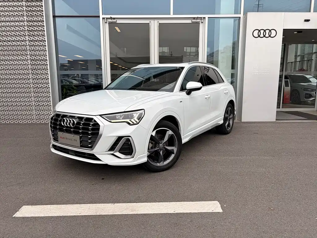 Audi Q3 2020 — фото 1
