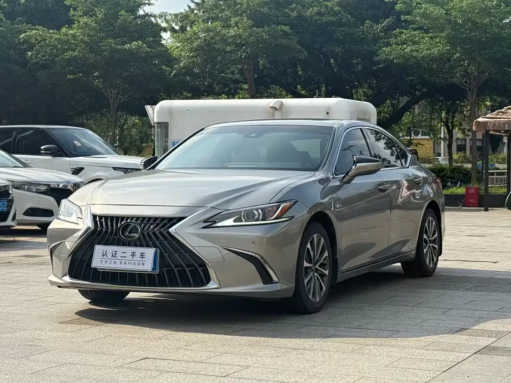 Lexus ES 2023