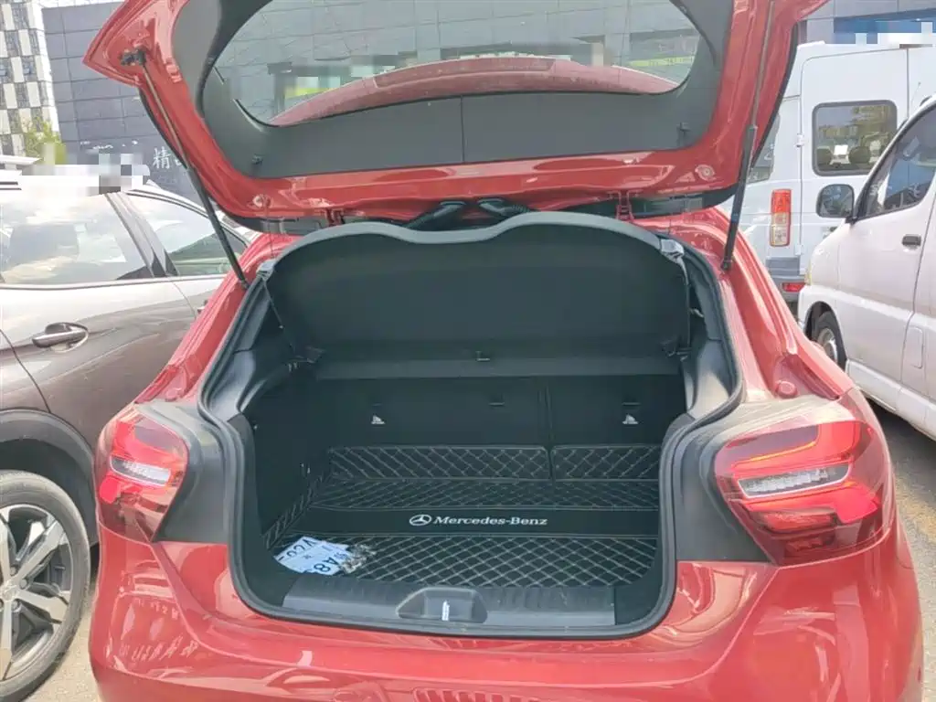 Mercedes-Benz A-Class 2018 — фото 19