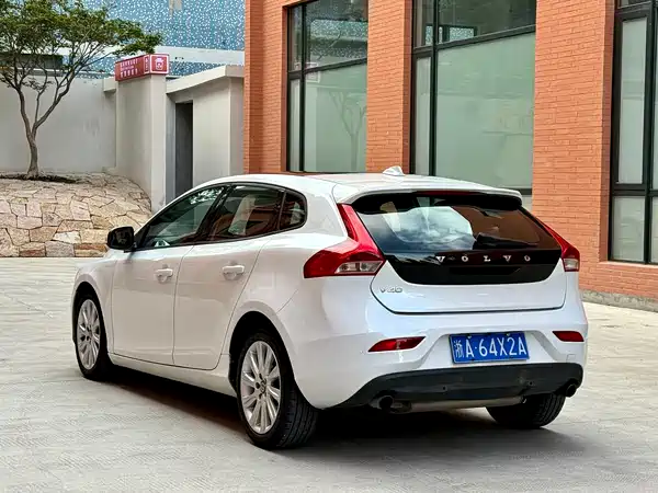 Volvo V40 2014