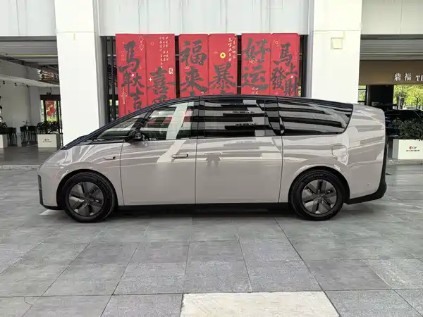 Li Auto MEGA 2025