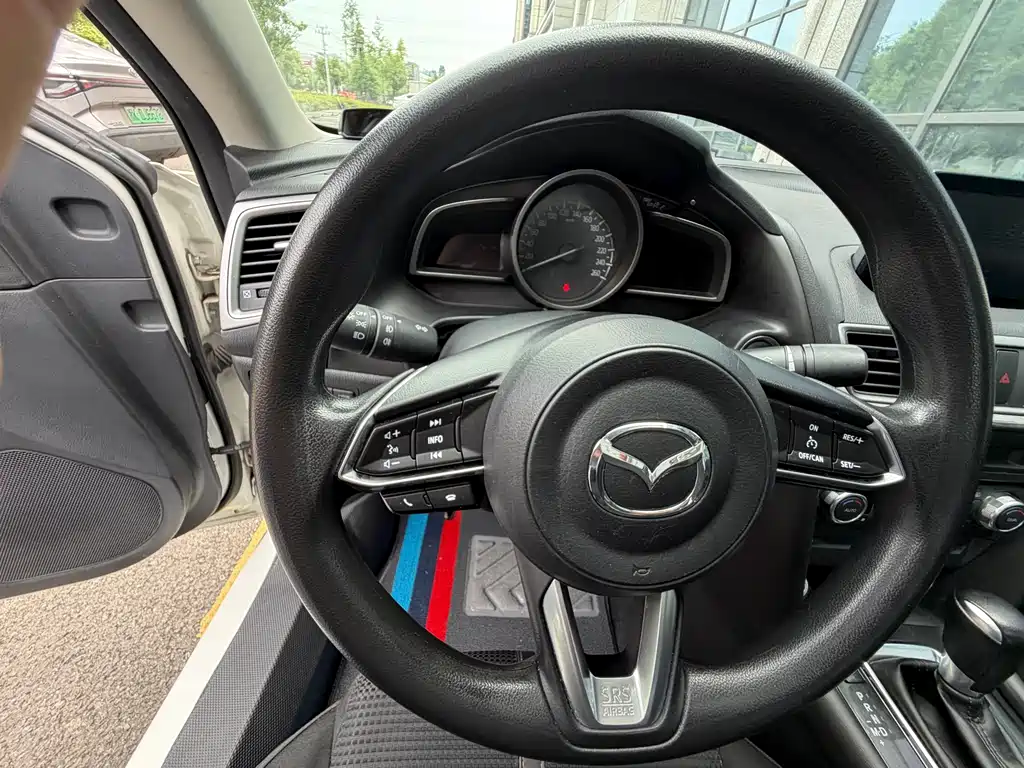 Mazda 3 Axela 2017 — фото 14