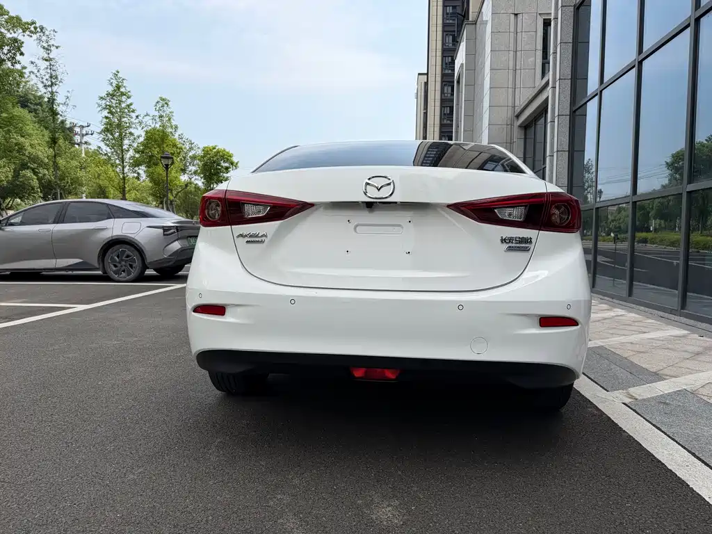 Mazda 3 Axela 2017 — фото 5