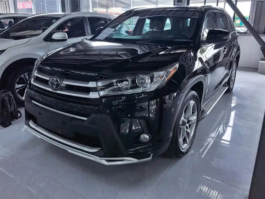 Toyota Highlander 2019 — фото 1