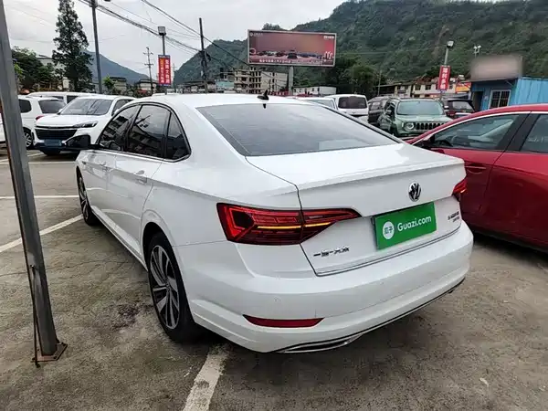 Volkswagen Sagitar 2022