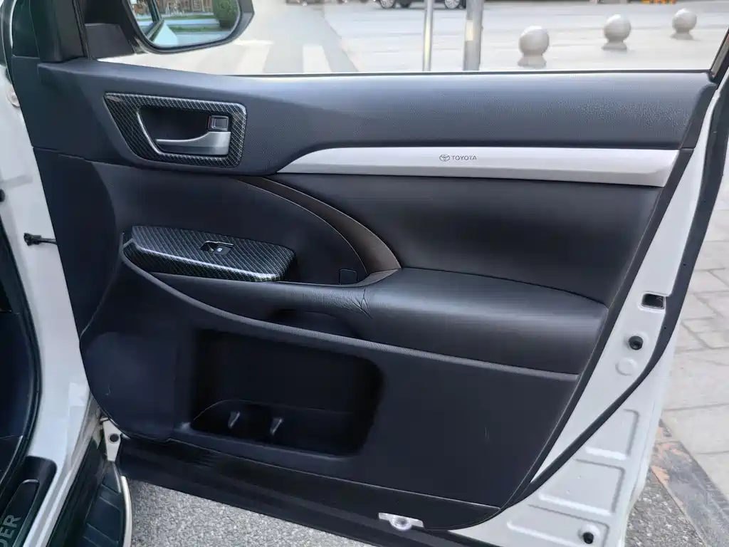 Toyota Highlander 2016 — фото 17