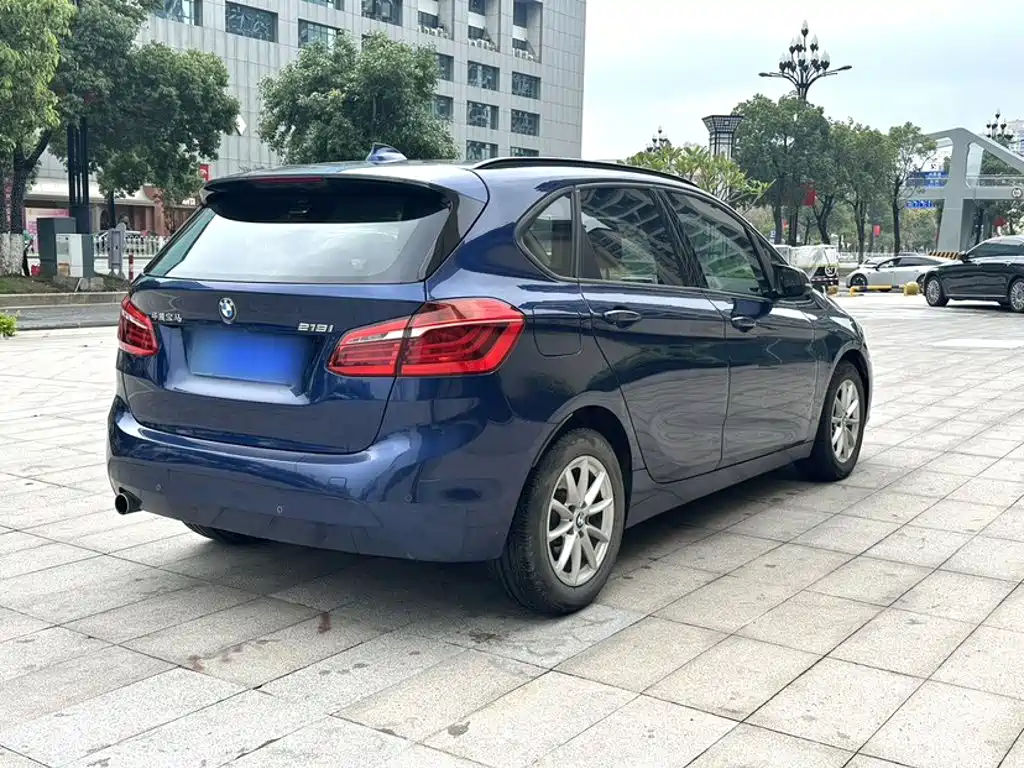 BMW 2 Series Active Tourer 2017 — фото 11