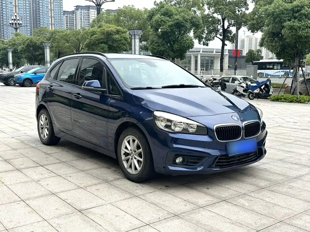 BMW 2 Series Active Tourer 2017 — фото 8