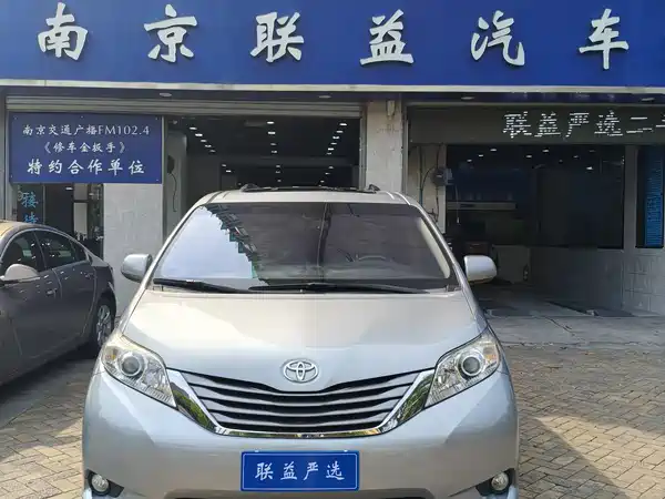 Toyota Sienna 2015