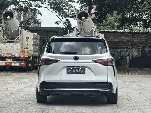Toyota Sienna 2024