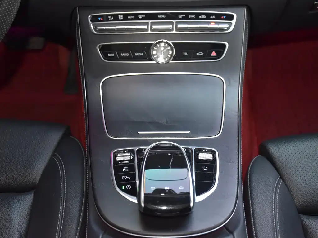 Mercedes-Benz E-Class 2018 — фото 15
