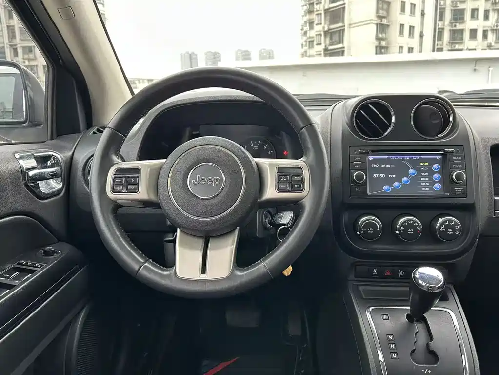 Jeep Compass 2011 — фото 14