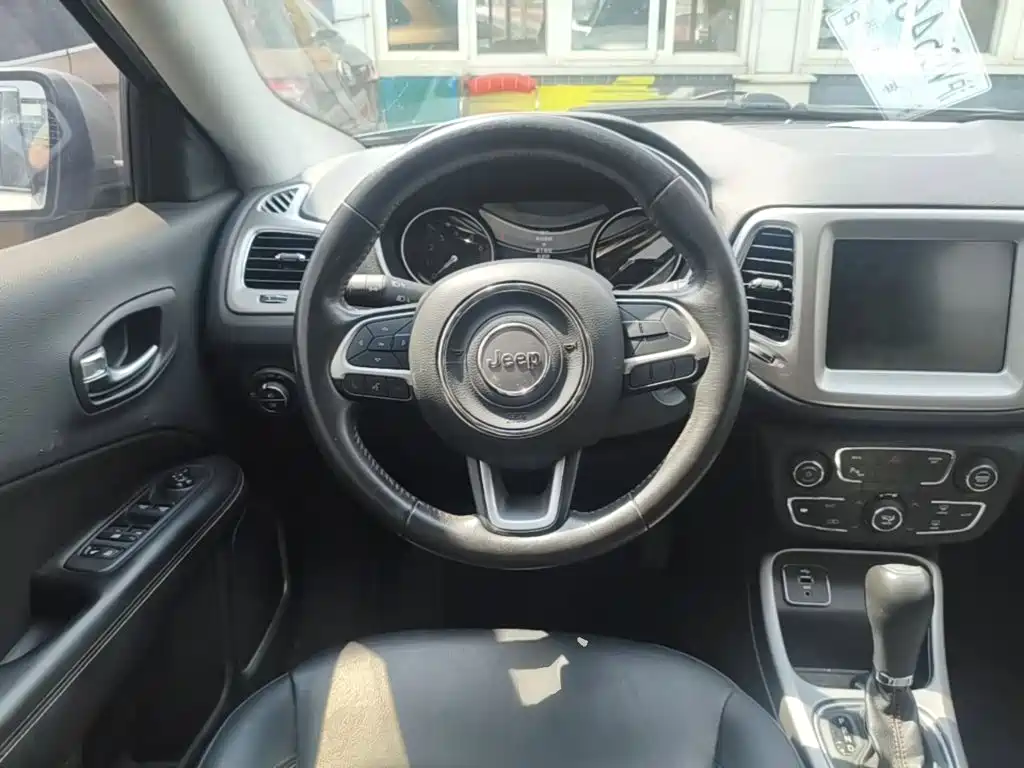 Jeep Compass 2017 — фото 7