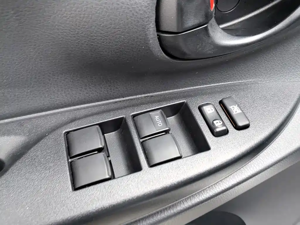 Toyota Yaris L 2019 — фото 9