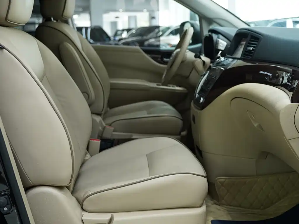 Nissan Quest 2015 — фото 6