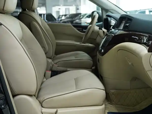 Nissan Quest 2015