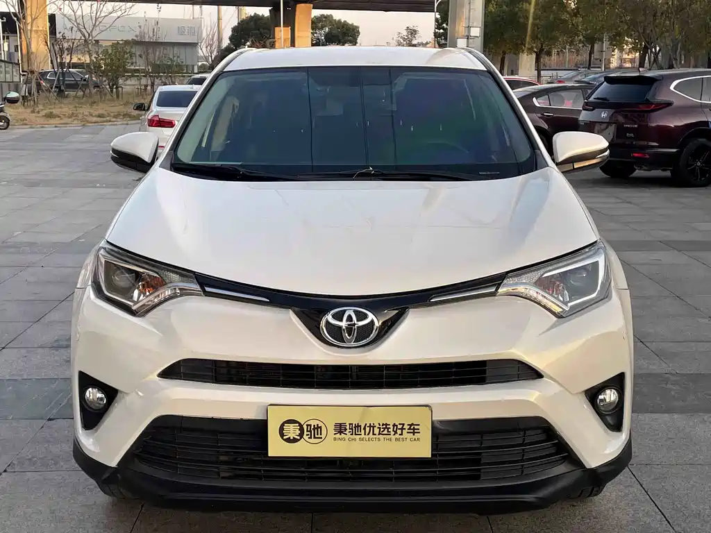 Toyota RAV4 2019 — фото 2