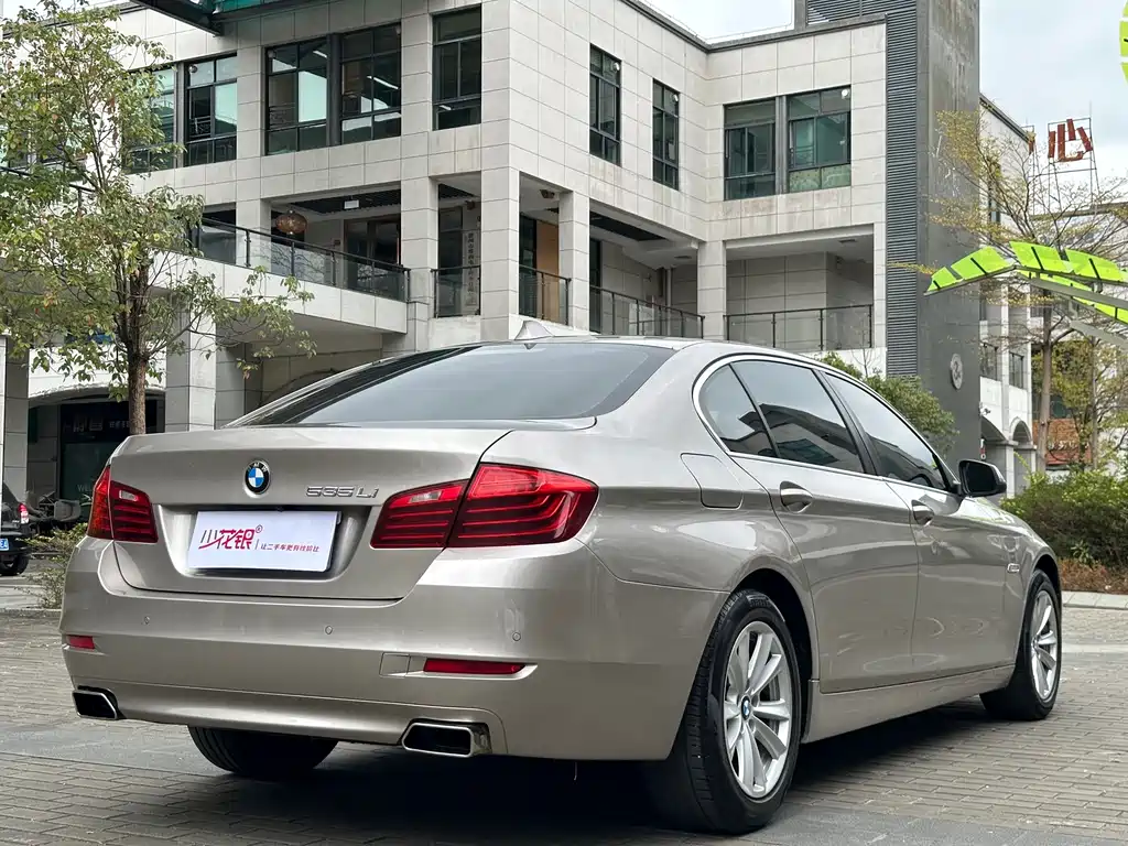 BMW 5 Series 2017 — фото 9