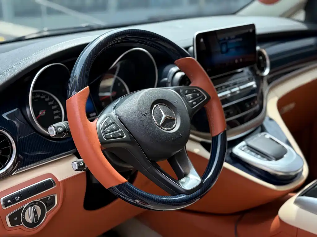 Mercedes-Benz V-Class 2023 — фото 7