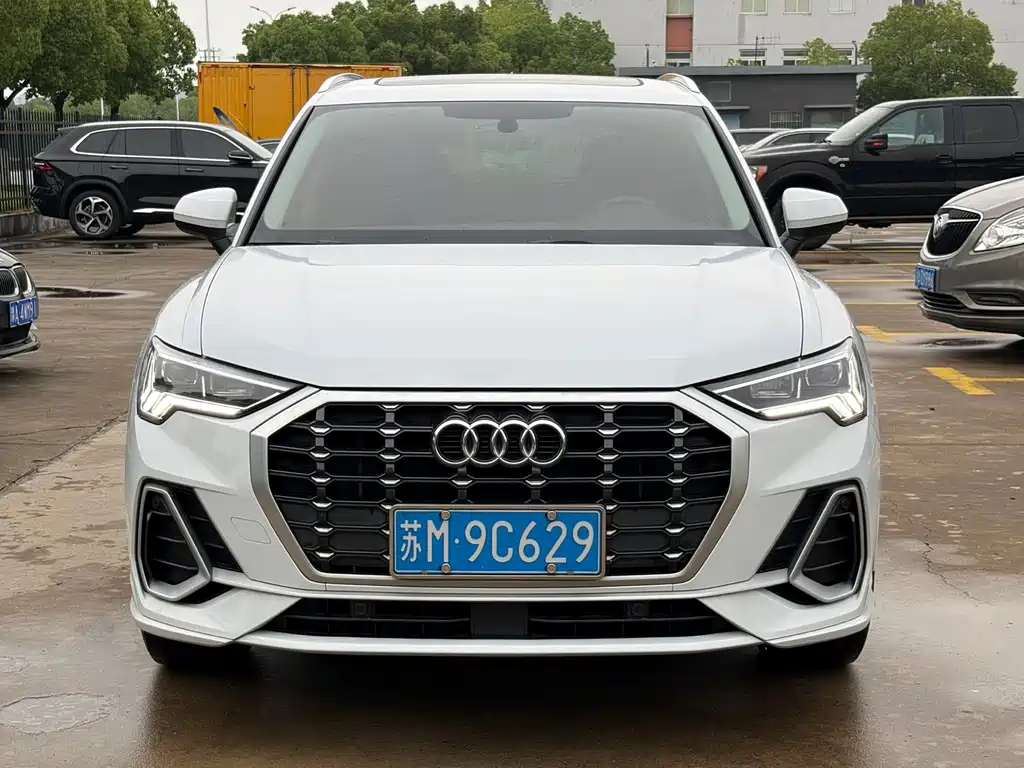 Audi Q3 2022 — фото 1