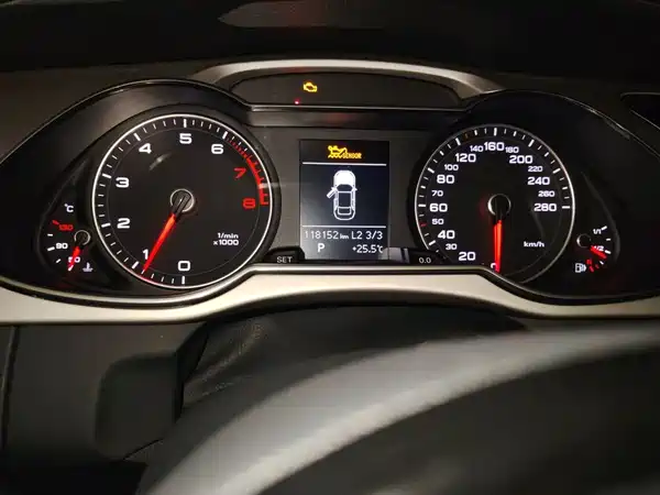 Audi A4L 2015