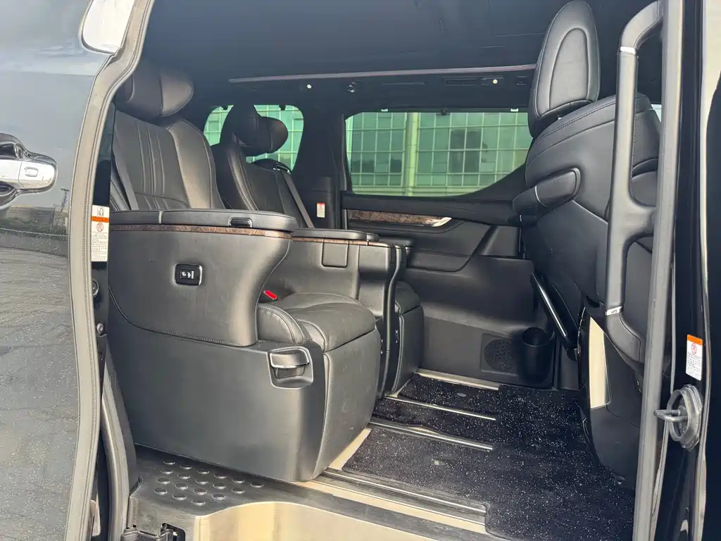 Toyota Alphard 2021 — фото 8