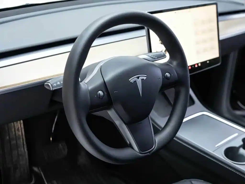 Tesla Model Y 2022 — фото 9