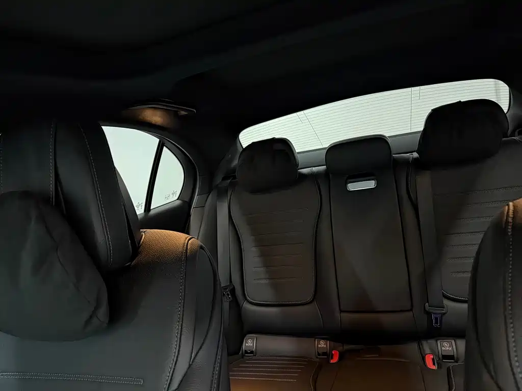 Mercedes-Benz C-Class 2023 — фото 10