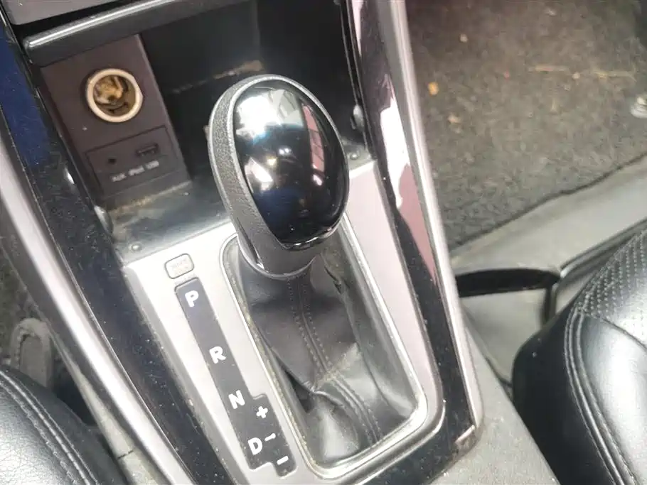 Hyundai Elantra Langdong 2015 — фото 16