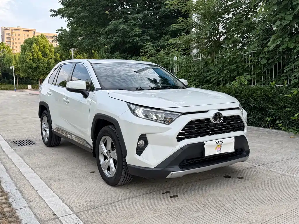 Toyota RAV4 2020 — фото 3