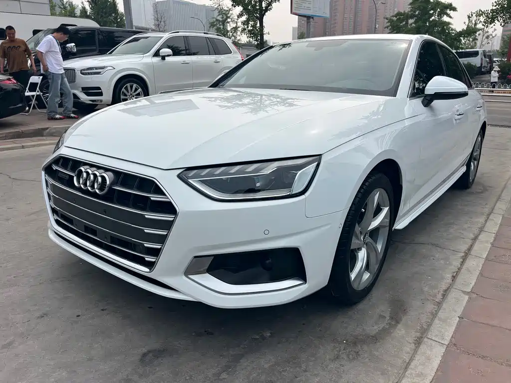 Audi A4L 2020 — фото 1