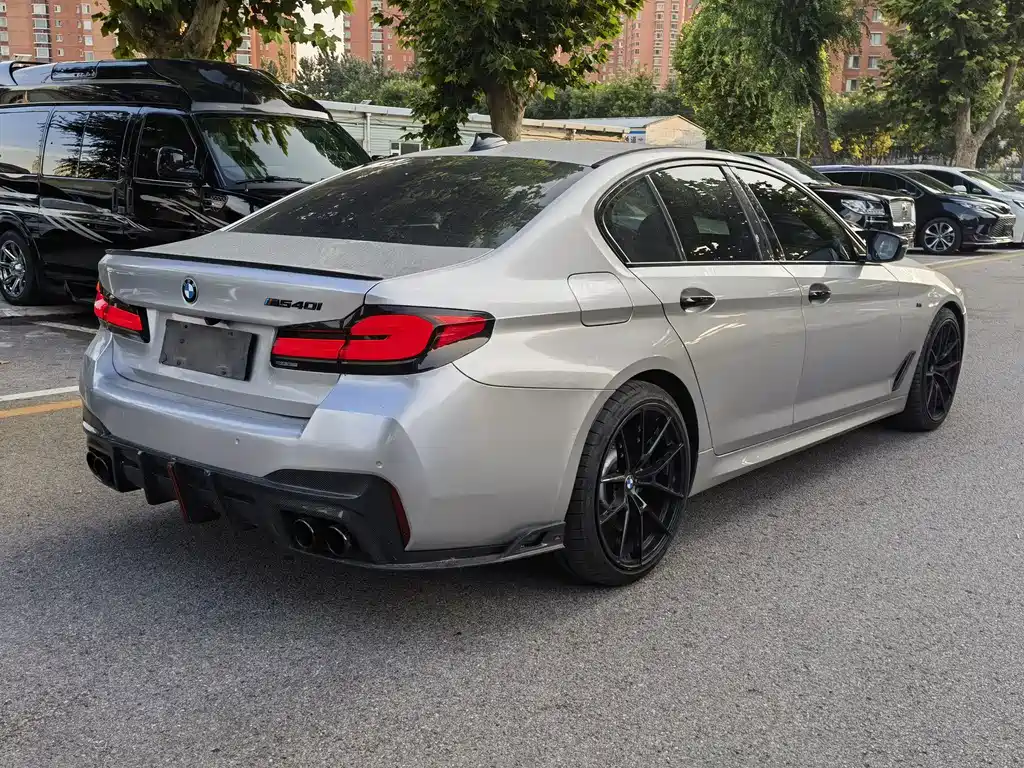 BMW 5 Series 2021 — фото 14