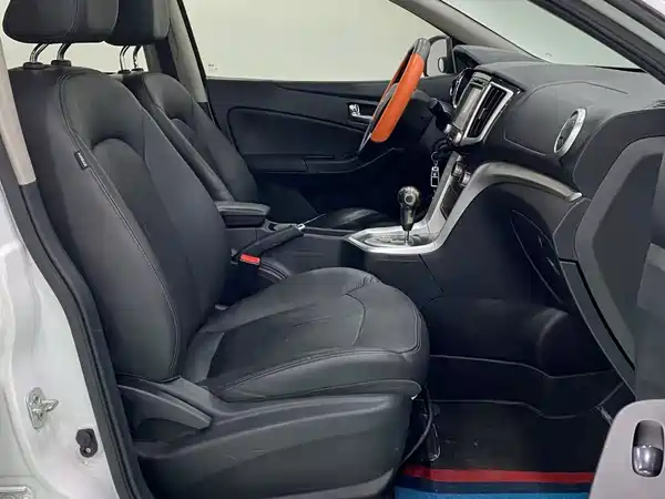 Venucia T70 2015